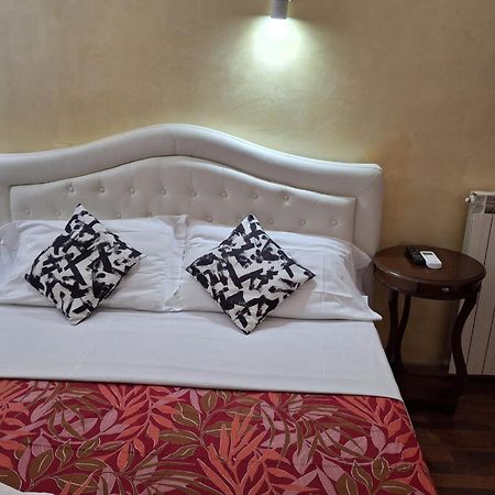 Готель Rome Max House 2 Екстер'єр фото