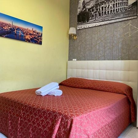 Готель Rome Max House 2 Екстер'єр фото