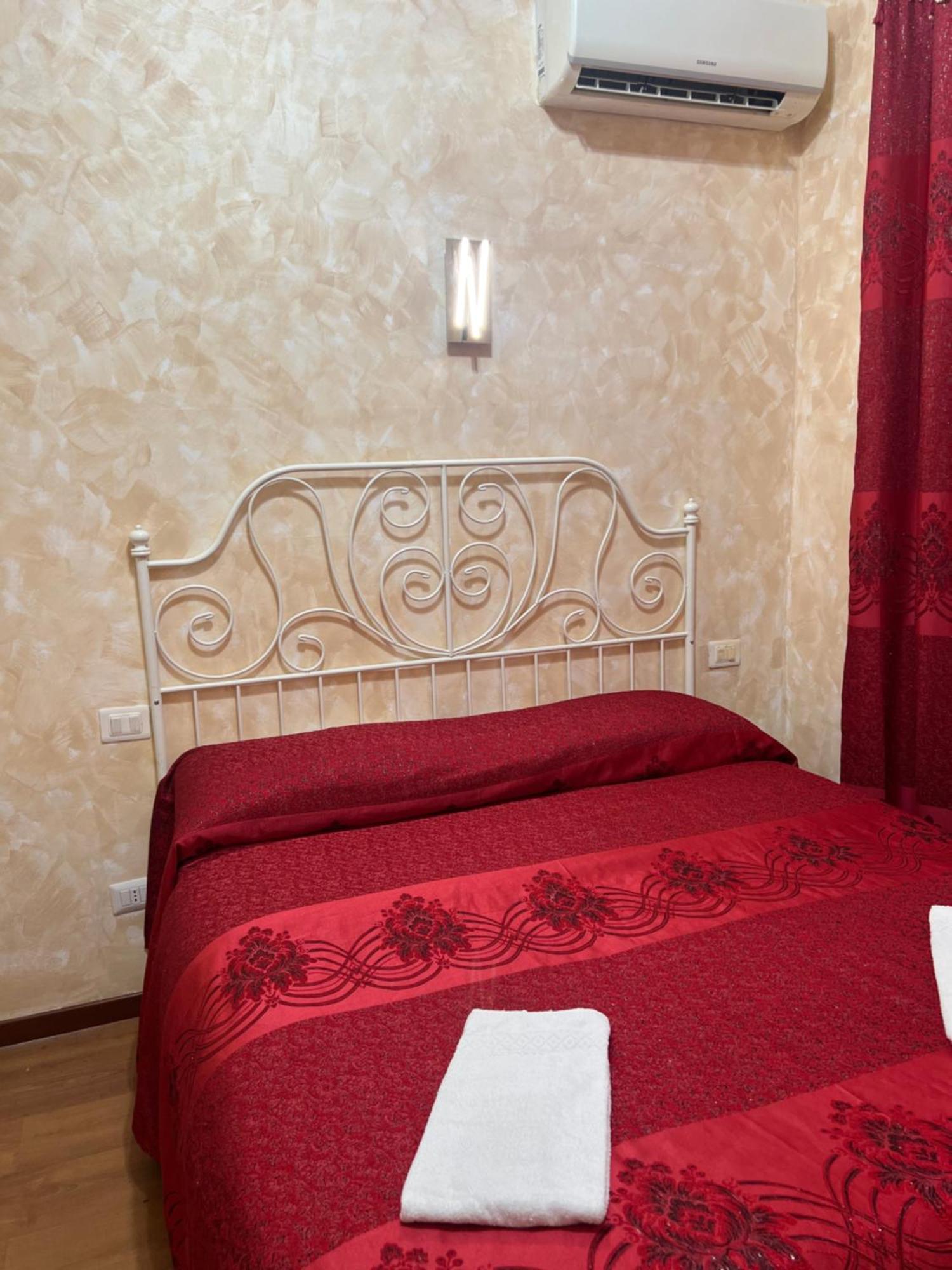 Готель Rome Max House 2 Екстер'єр фото