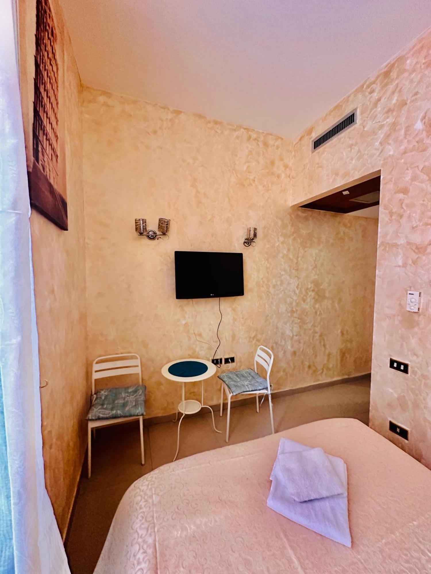 Готель Rome Max House 2 Екстер'єр фото